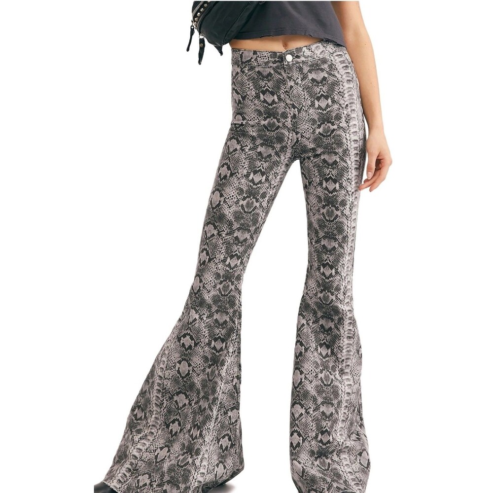 Free People 253731 Womens Flare Leg Geo Snake Print Jeans Taupe Size 27